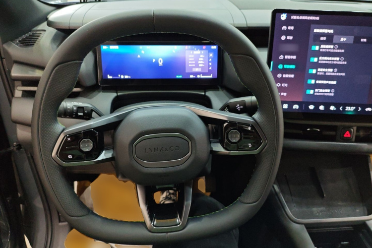 领克06 EM-P 2023款 EM-P 126长续航Halo中控内饰13