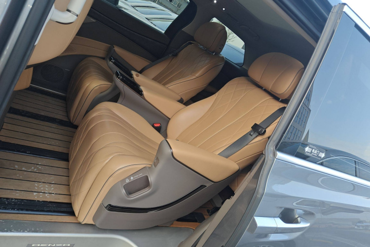 腾势D9 2022款 DM-i 945 豪华型中控内饰21