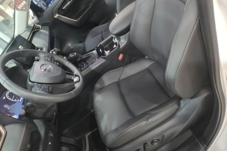 丰田 威兰达 2024款 2.0L CVT两驱都市版中控内饰19