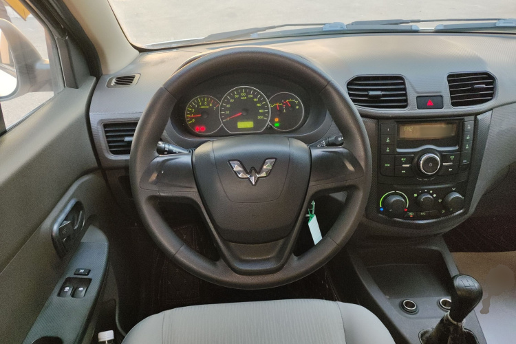 五菱汽车 五菱宏光 2020款 1.2L S基本型国VI LSI中控内饰13