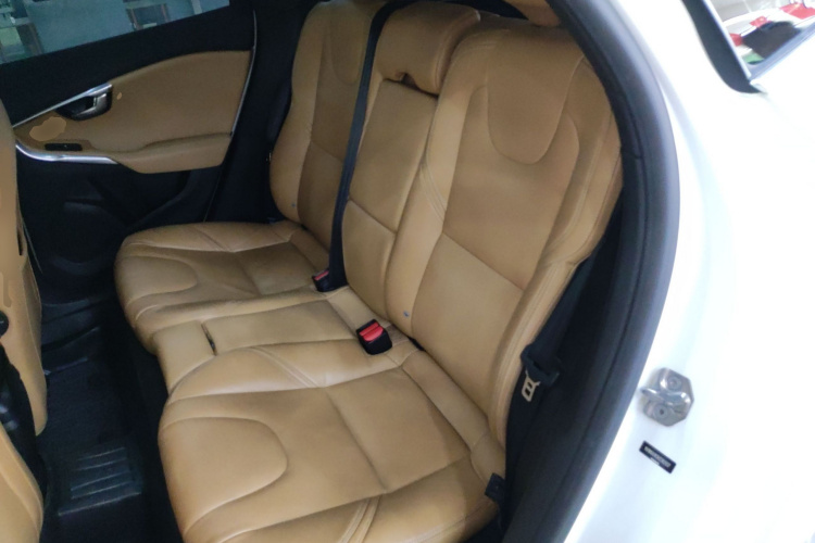 沃尔沃V40 2017款 T4 智雅版中控内饰21