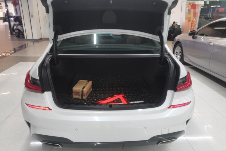 宝马3系 2021款 改款二 325Li M运动套装机舱底盘23