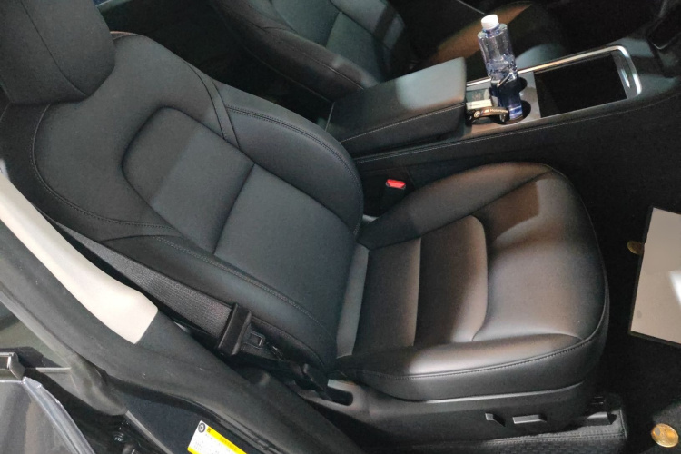 特斯拉 Model Y 2023款 后轮驱动版局部细节41