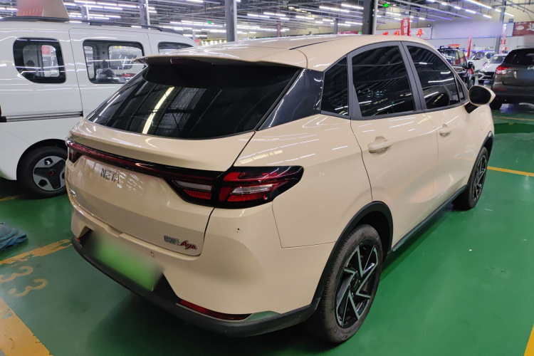 哪吒汽车 哪吒AYA 2023款 401 Lite车身外观7