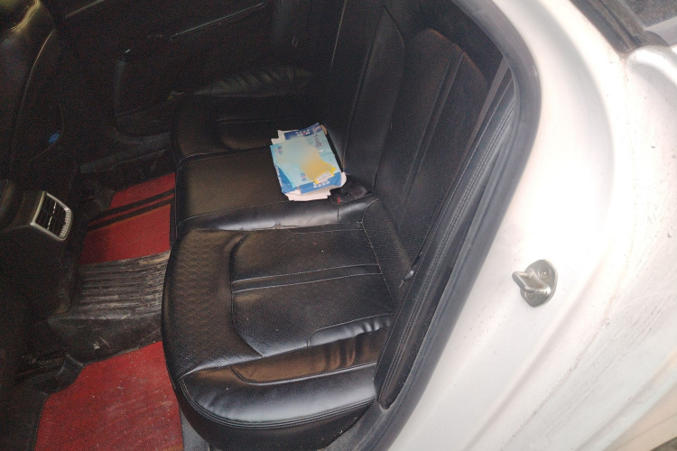 起亚K5 2020款 270T CVVD 豪华科技版中控内饰7004