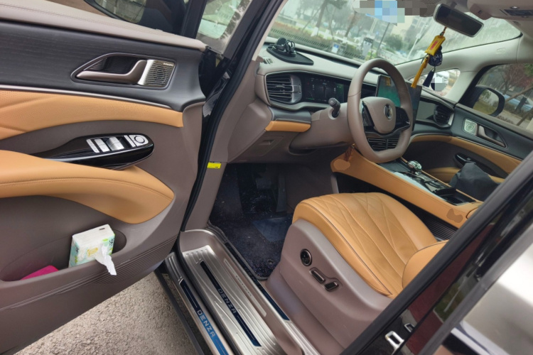 腾势D9 2022款 DM-i 970 四驱旗舰型中控内饰20