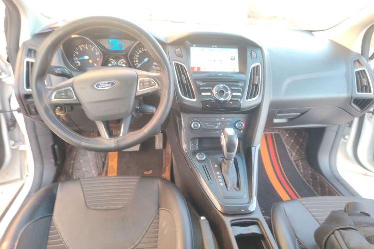 福特 福克斯 2018款 两厢经典 1.6L 自动风尚型智行版中控内饰12