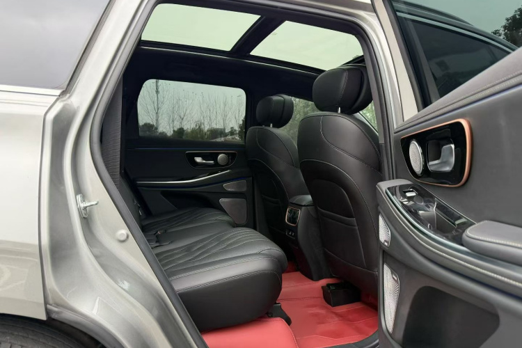 星途揽月 2024款 国际版 400T 四驱星尊 7座中控内饰7004