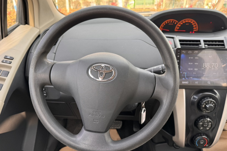 丰田 雅力士 2011款 1.6E 自动魅动版局部细节13