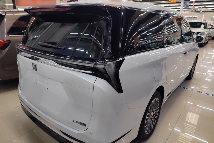 别克GL8新能源 2024款  陆尊 奢享版 7座车身外观7