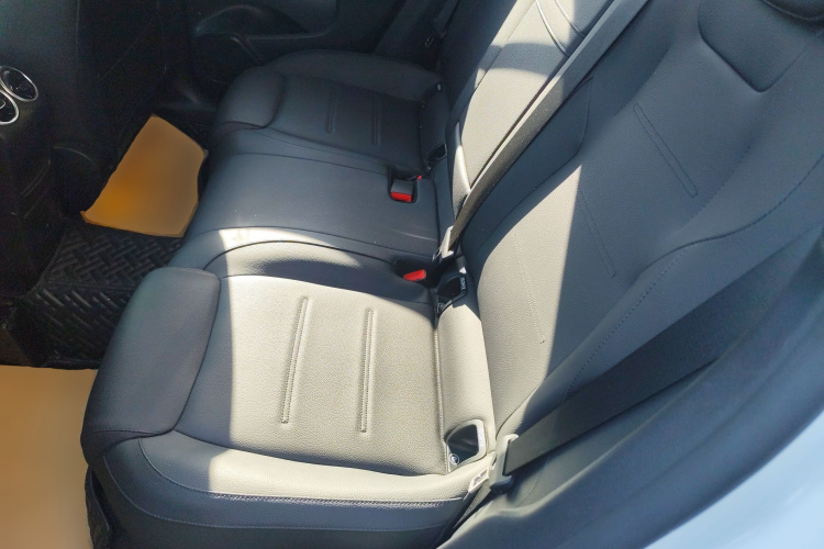 奔驰GLA 2022款 改款 GLA 200中控内饰21