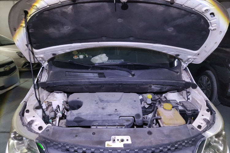 宝骏730 2014款 1.5L 手动舒适ESP版 7座机舱底盘24