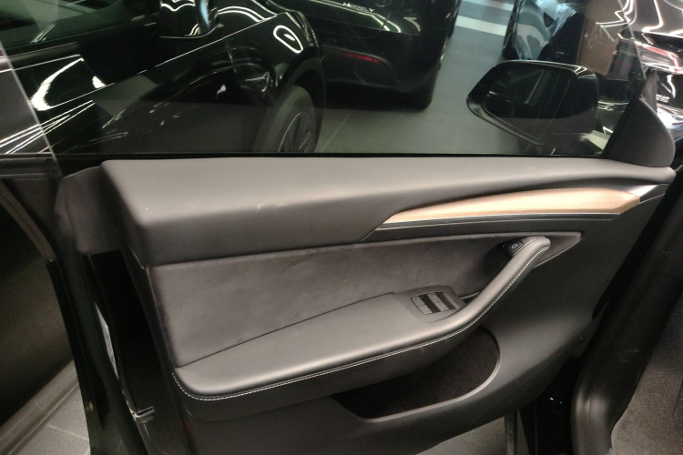 特斯拉 Model Y 2021款 标准续航后驱版中控内饰7004