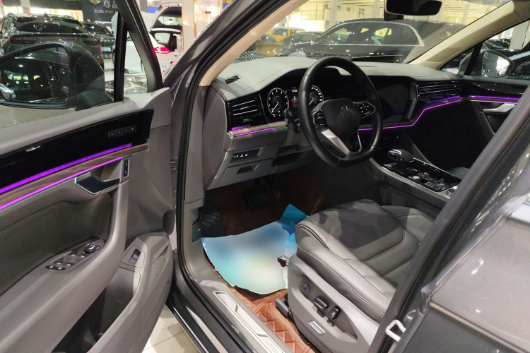 大众 途锐 2021款 3.0TSI 锐享版 经典运动套装中控内饰20