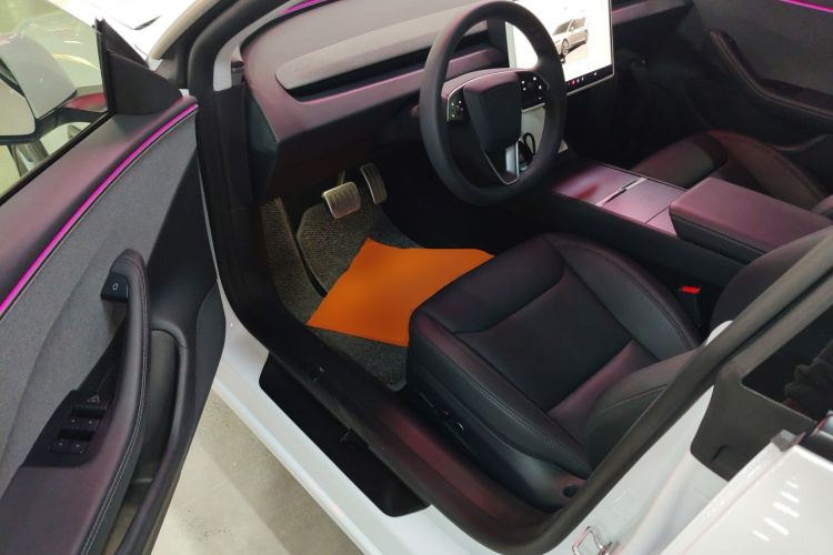 特斯拉 Model 3 2025款 后轮驱动版中控内饰7003