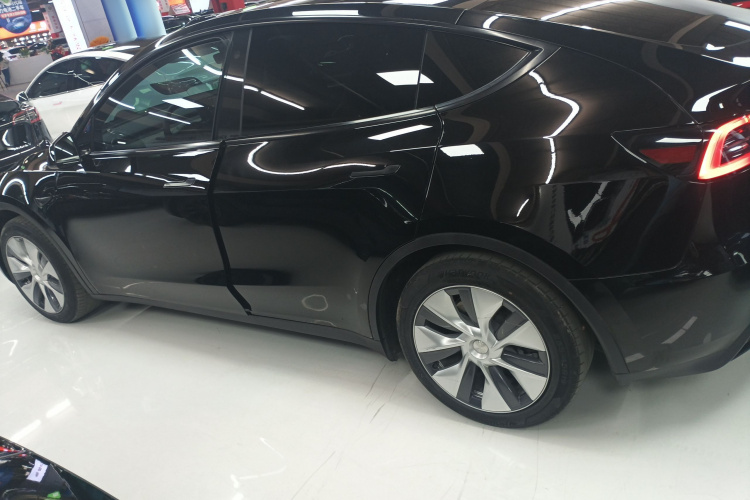 特斯拉 Model Y 2022款 改款 后轮驱动版车身外观4
