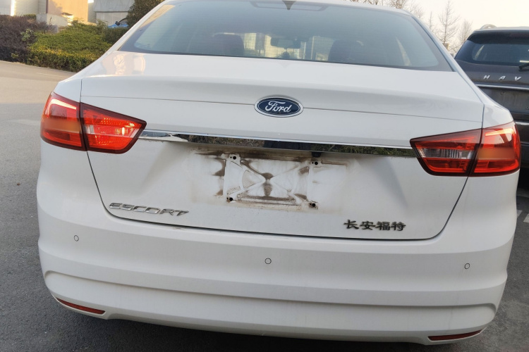 福特 福睿斯 2015款 1.5L 自动时尚型车身外观6
