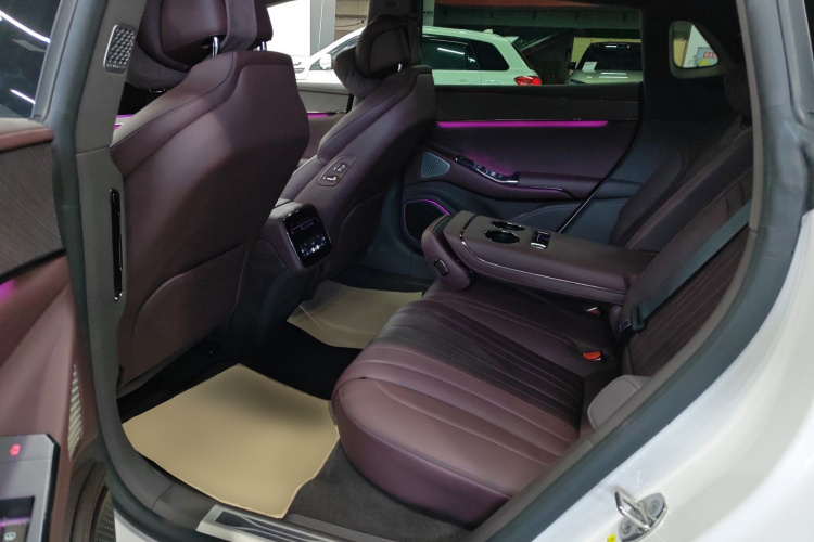 腾势Z9GT 2024款 1100四驱Ultra版中控内饰7004