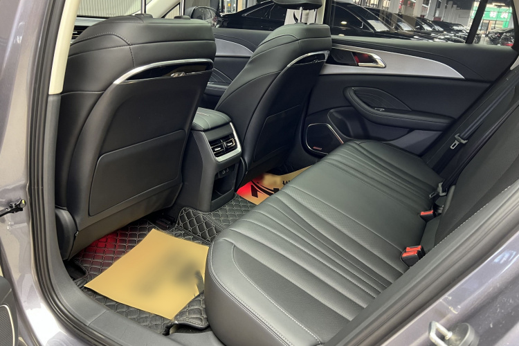 红旗H5 2023款 2.0T 自动智联旗享版中控内饰7009