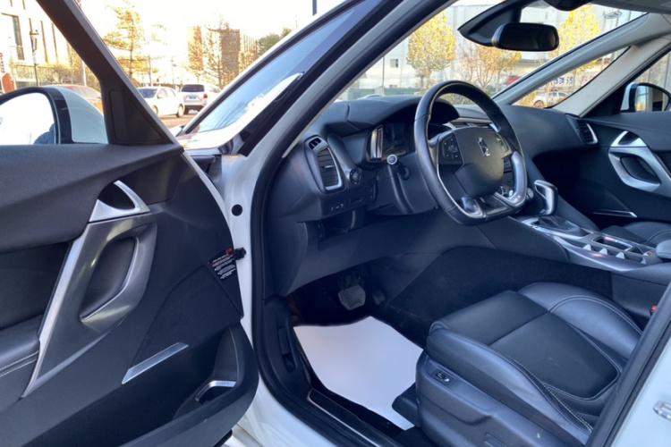 DS 5 2015款 1.6T 豪华版THP160中控内饰7003