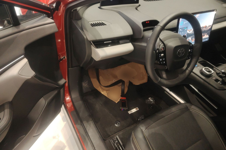 丰田bZ5 2025款 550 PRO智行版中控内饰7003