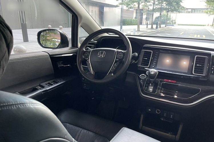 本田 艾力绅 2019款 2.0L 混动至尊版中控内饰7008