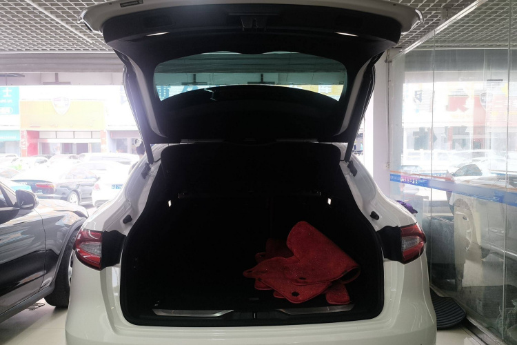 玛莎拉蒂 Levante 2016款 3.0T 标准型中控内饰23