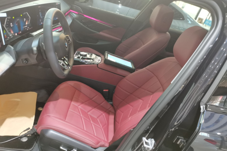 宝马5系 2025款 530Li 领先型 M运动套装局部细节19