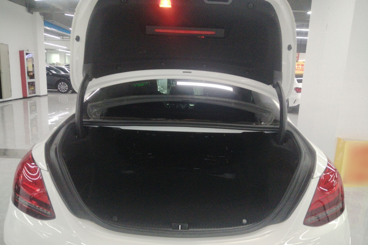 奔驰C级 2019款 C 180 L 时尚型运动版机舱底盘23