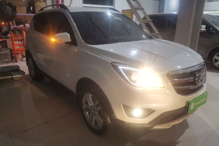 长安CS35 2017款 1.6L 自动豪华型车身外观3