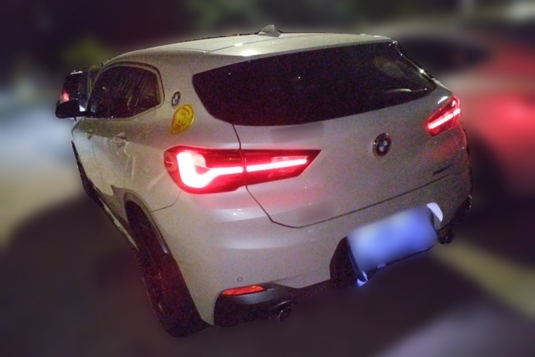 宝马X2 2023款 sDrive25i M越野套装车身外观5