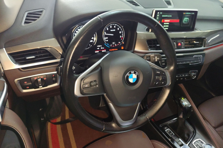 宝马X1 2019款 xDrive20Li 尊享型中控内饰13