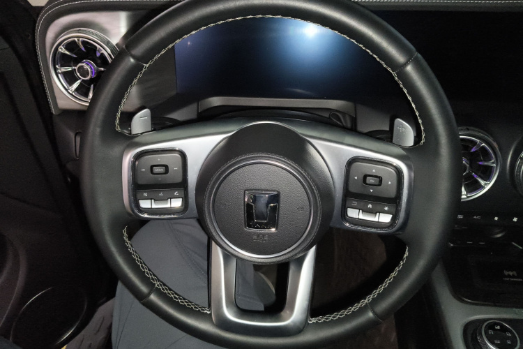 坦克300 2023款 越野版 2.0T 征服者中控内饰13