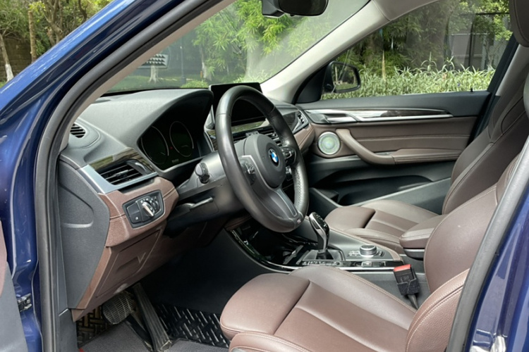 宝马X1 2021款 xDrive25Li 尊享型中控内饰7007