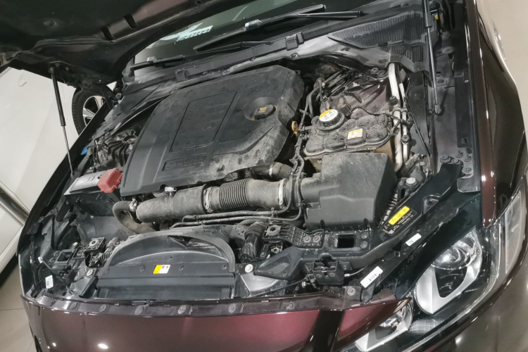 捷豹XFL 2018款 XFL 2.0T 200PS 精英版局部细节24