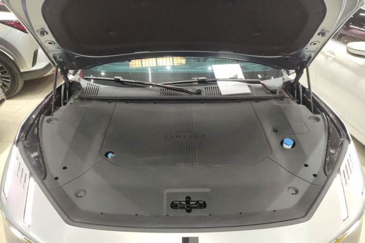 领克Z10 2024款 95kWh 702km四驱智驾Ultra机舱底盘24