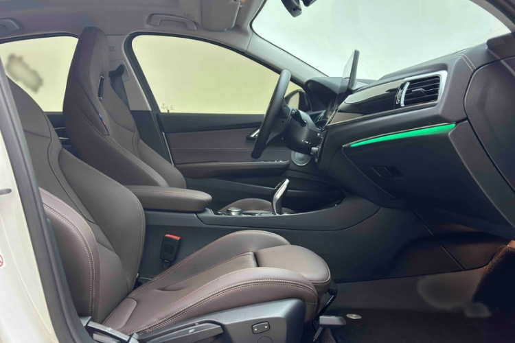 宝马1系 2023款 125i M运动曜夜版中控内饰7005