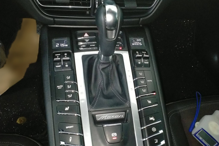 保时捷 2021款 Macan 2.0T中控内饰18