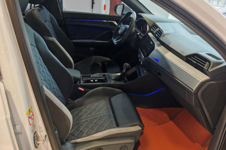 奥迪Q3 2025款 quattro 45周年典藏版 35TFSI 时尚动感型局部细节41