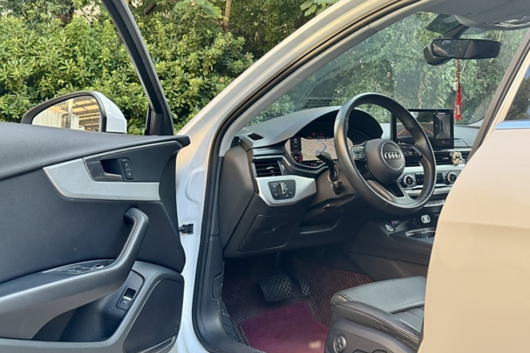 奥迪A4L 2020款 40 TFSI 豪华动感型中控内饰7001