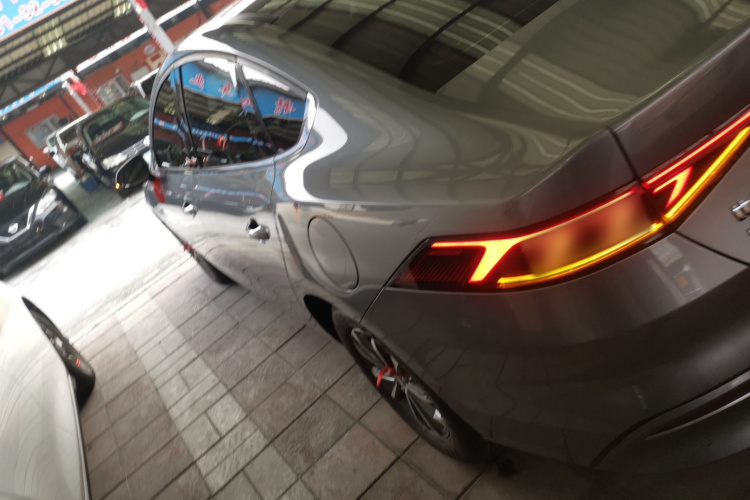 比亚迪 秦PLUS 2024款 荣耀版 DM-i 55KM领先型车身外观4