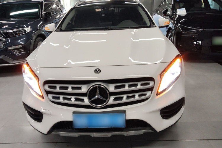 奔驰GLA 2019款 GLA 200 时尚型车身外观2