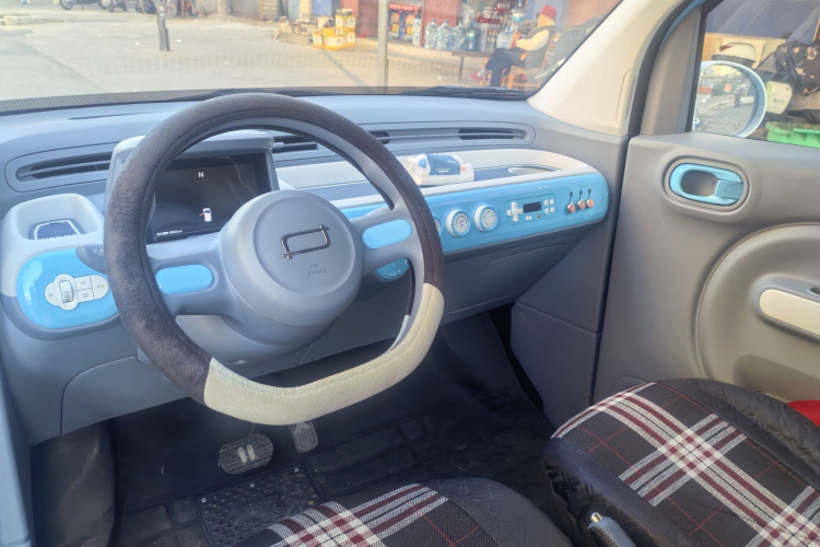 奔腾小马 2025款 222km 灵动马车身外观6010