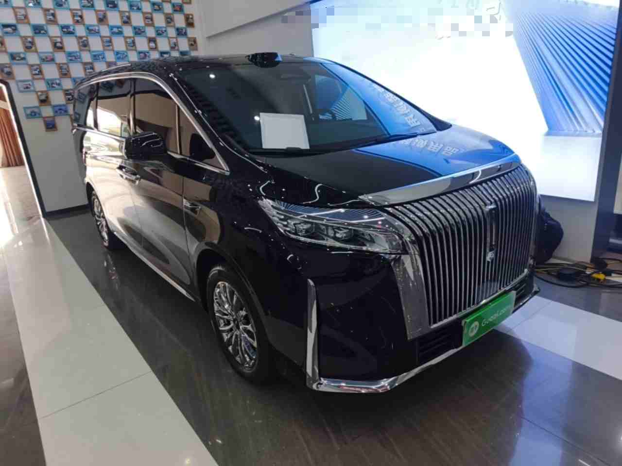 车辆右前45度外观展示