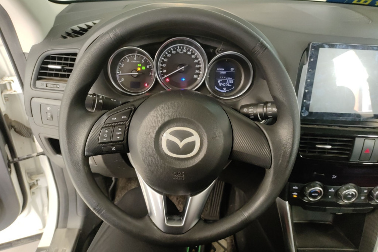 马自达CX-5 2015款 2.0L 手动两驱舒适型中控内饰13