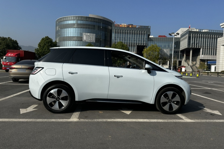 宝骏云朵 2023款 460 Pro车身外观6001