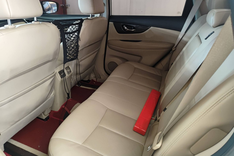 日产 奇骏 2014款 2.5L CVT尊享版 4WD中控内饰7004