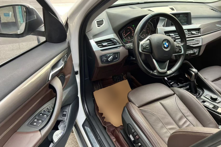 宝马X1 2018款 sDrive18Li 尊享型中控内饰20