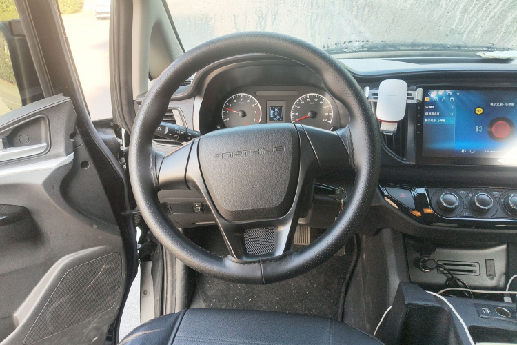 东风风行 菱智 2024款 M5L 1.5T 手动基本型 7座中控内饰13