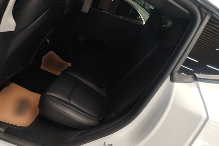 特斯拉 Model Y 2022款 改款 后轮驱动版中控内饰7004